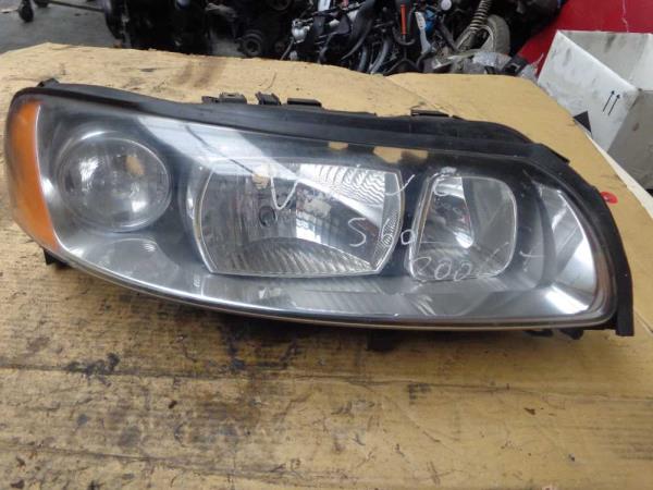 PHARE DROIT VOLVO - Vue 3